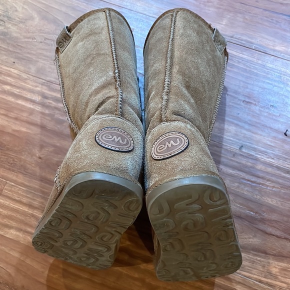 Fuzzy EMU boots - Picture 2 of 5